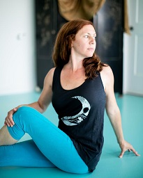 Eesha in Cross Twist